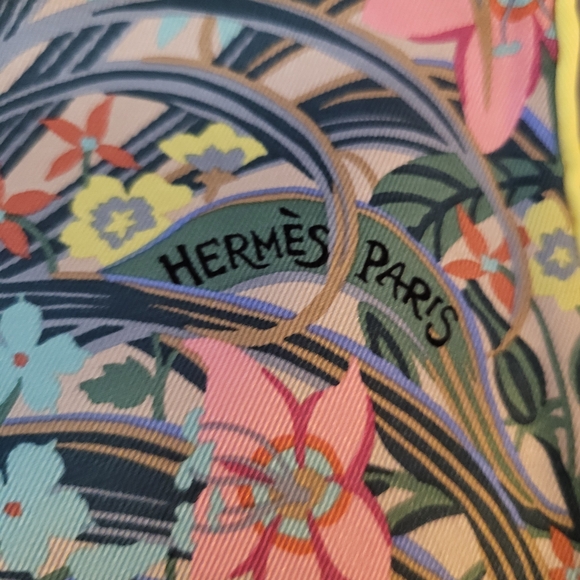 Hermes Vibrant Tiger and Floral Scarf - Picture 5 of 6